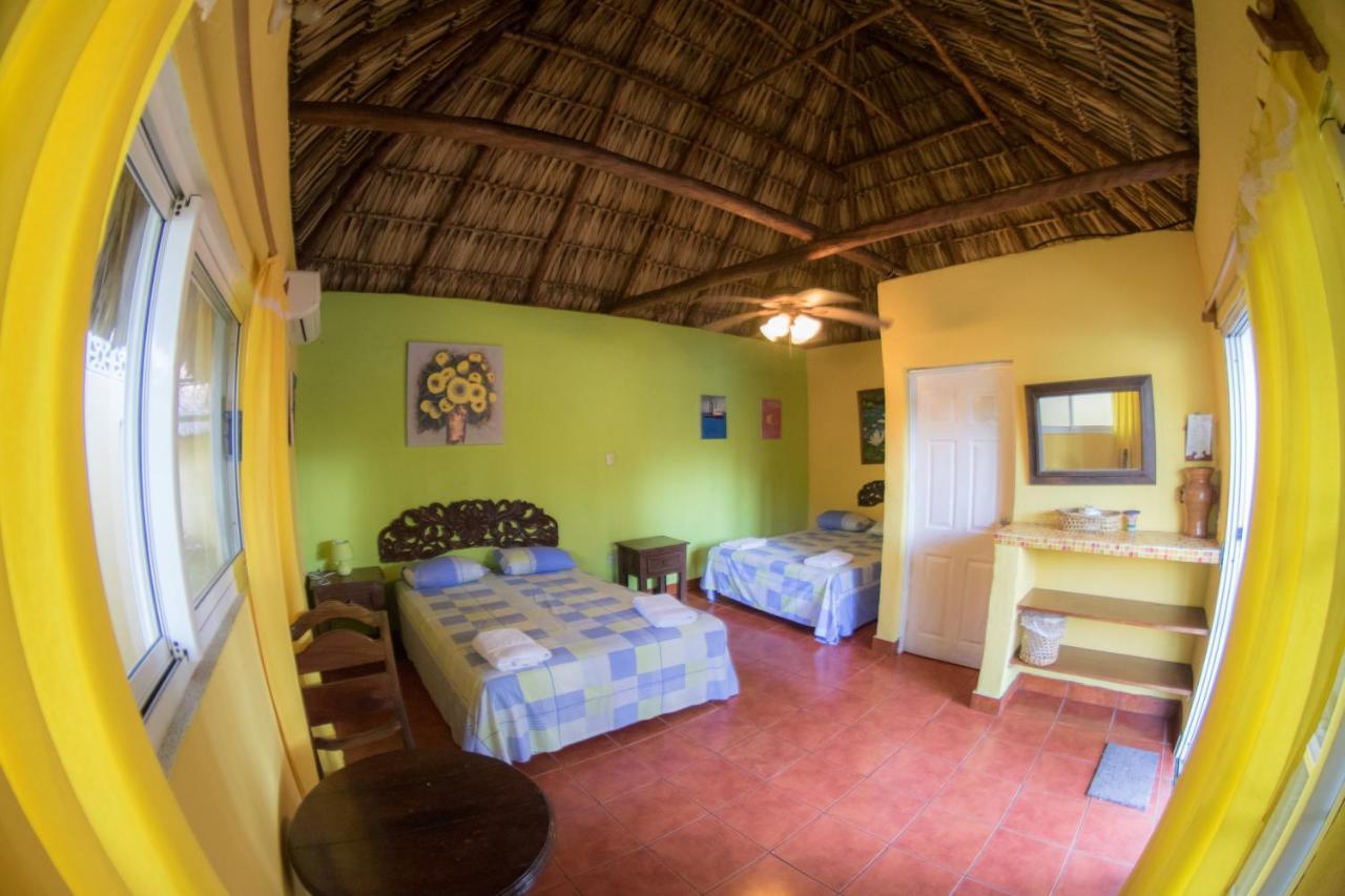 Hotel Cafe Del Sol Monterrico Bagian luar foto