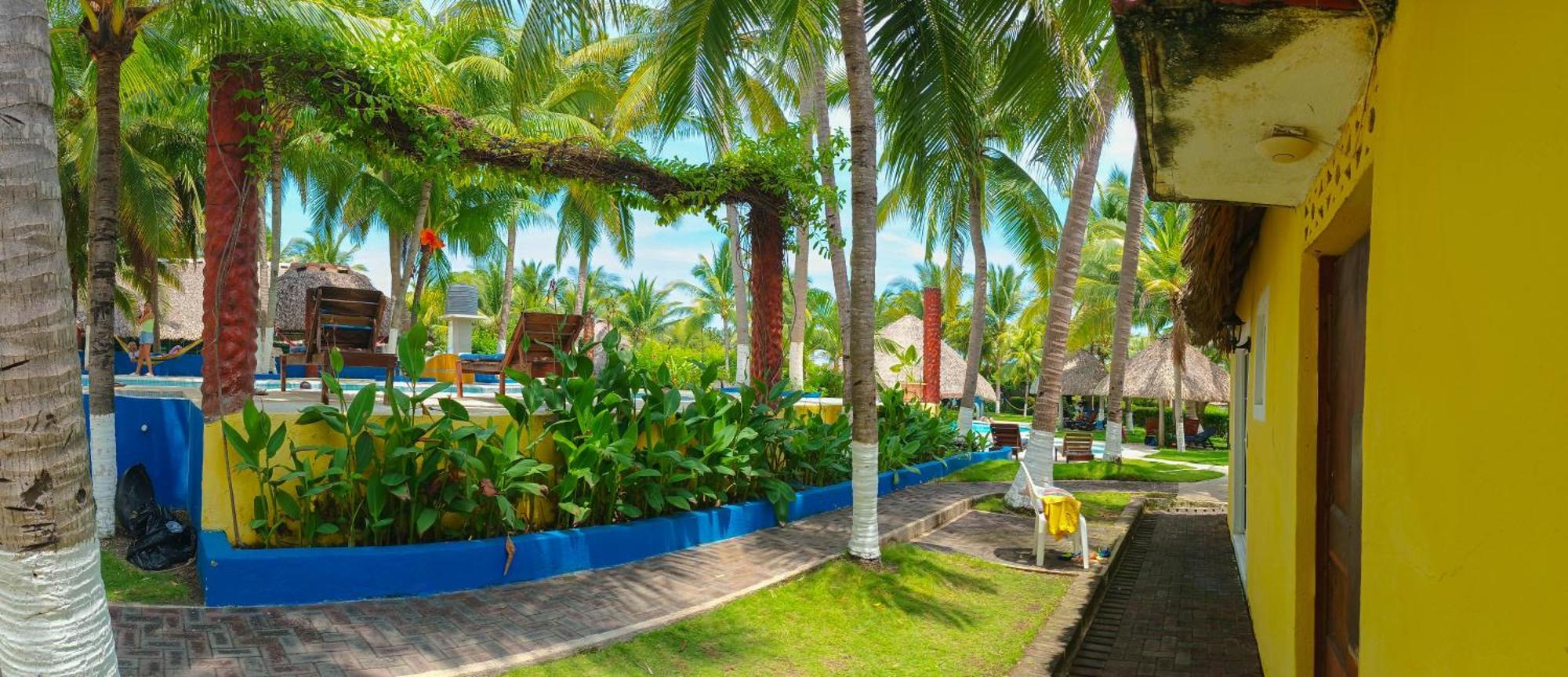 Hotel Cafe Del Sol Monterrico Bagian luar foto