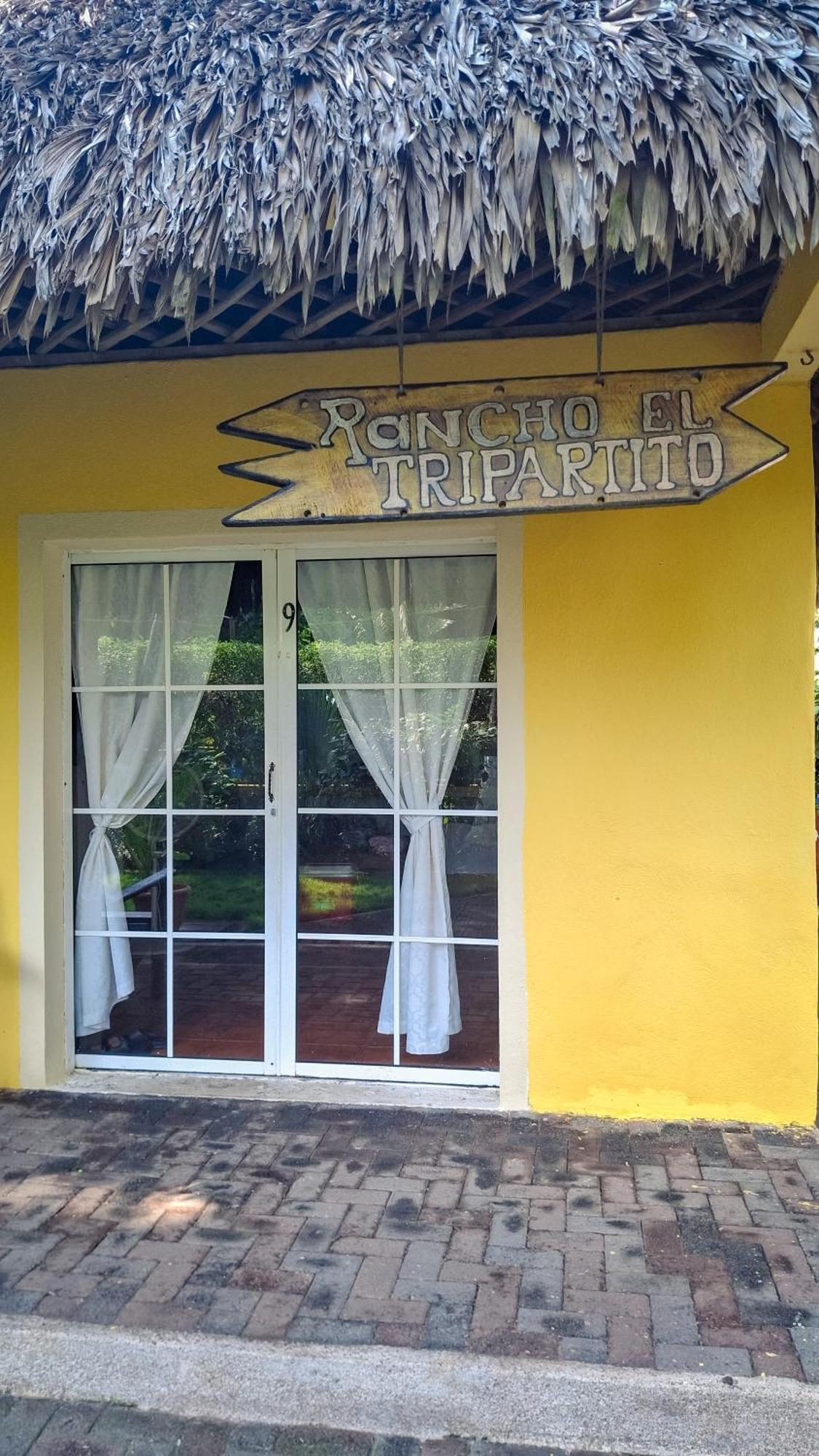 Hotel Cafe Del Sol Monterrico Bagian luar foto