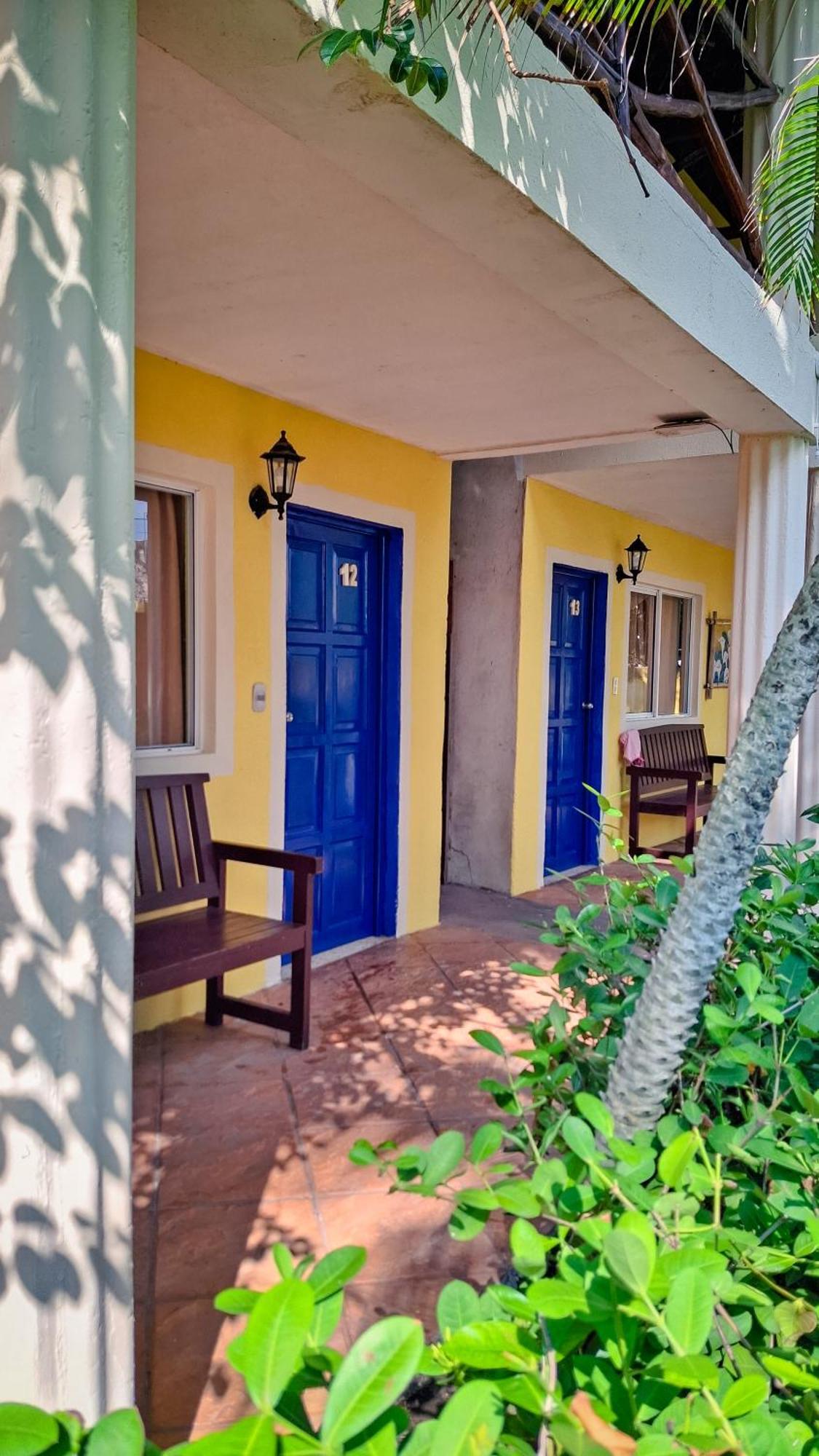 Hotel Cafe Del Sol Monterrico Bagian luar foto