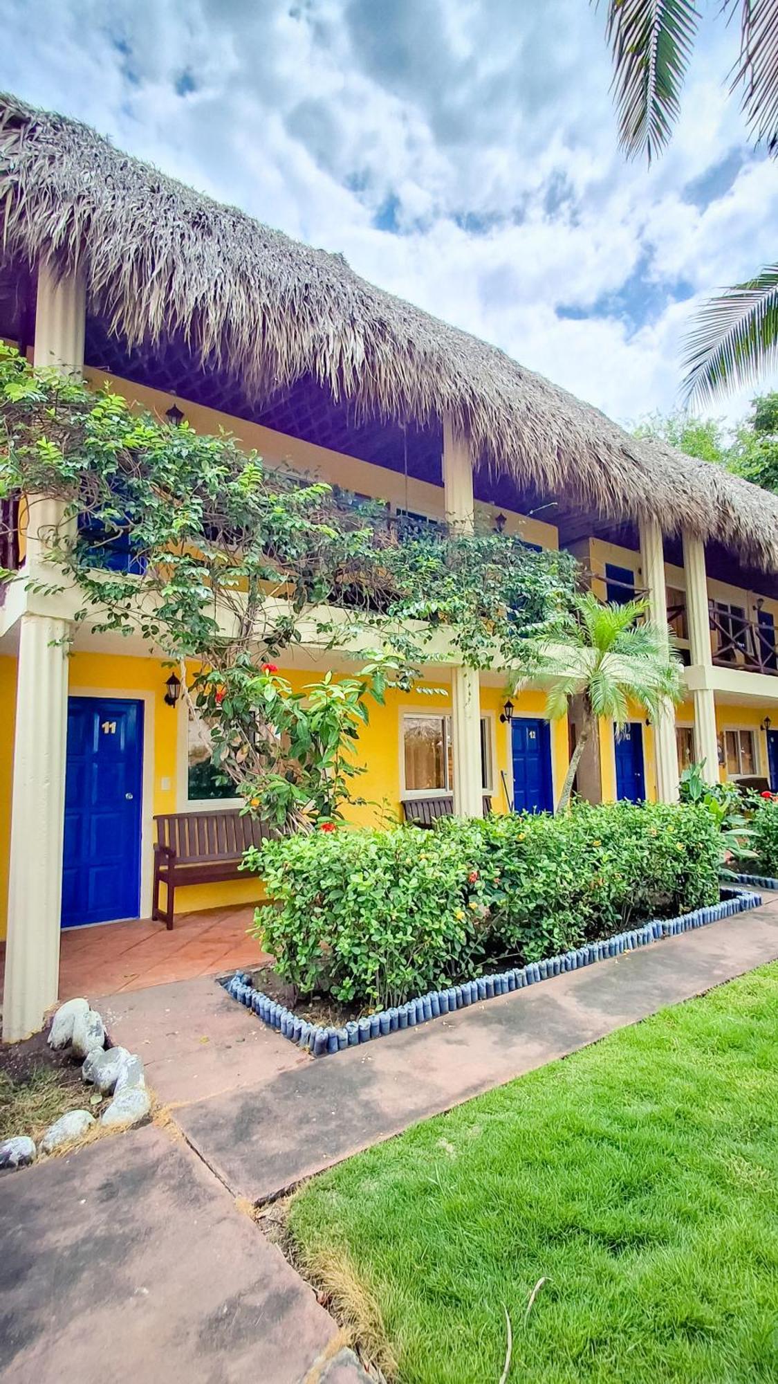 Hotel Cafe Del Sol Monterrico Bagian luar foto